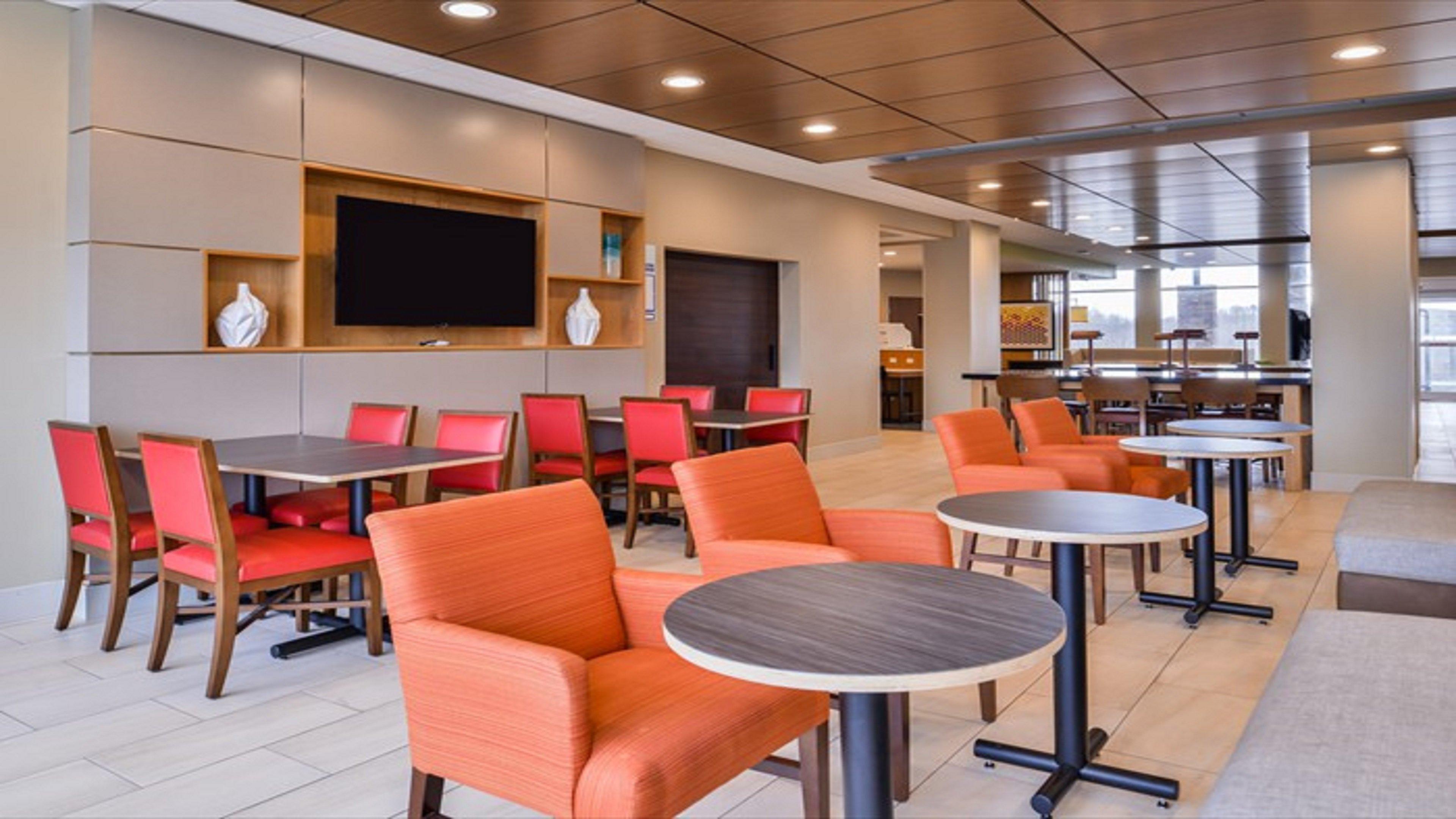 Holiday Inn Express & Suites - Parkersburg East By Ihg Экстерьер фото